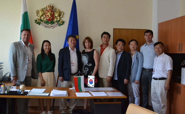 Южнокорейски журналисти посетиха Казанлък – срещнаха се с кмета 