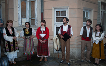 Изложба "Автентични български носии" подредиха Трио "Калина"