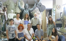 Младите художници на Казанлък рисуваха в побратимения град Толиати