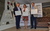 Наградиха Галина Стоянова за кмет на месеца – тя кани всички в Казанлък