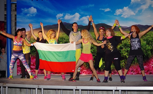 Зумба маратон събира хора от страната и чужбина на Шипка