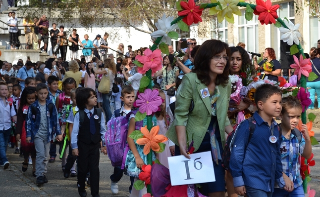 Близо 8000 ученици приветства Община Казанлък