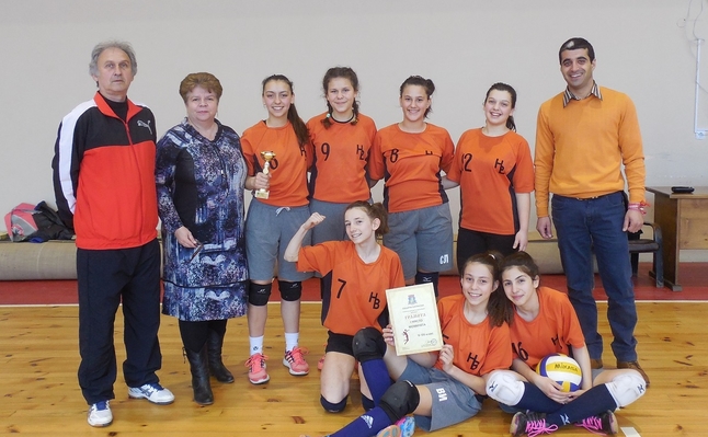 ОУ "Никола Вапцаров" и ОУ "Кулата" спечелиха волейболните игри за 5-7 клас