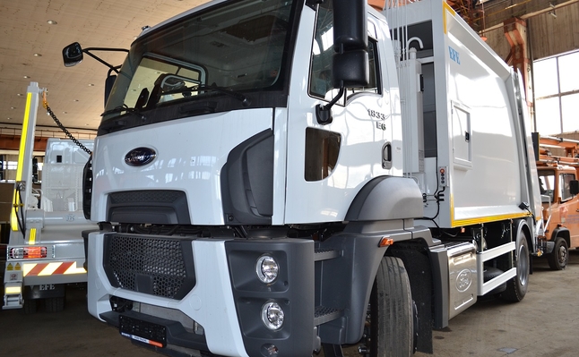 Общинското предприятие по чистота закупи 4 нови камиона 