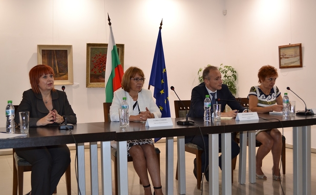 Работна среща на министър Вълчев с представители на образованието в Казанлък