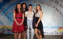 Нови награди за певиците от школата за забавна песен при НЧ "Възродена Искра – 2000"